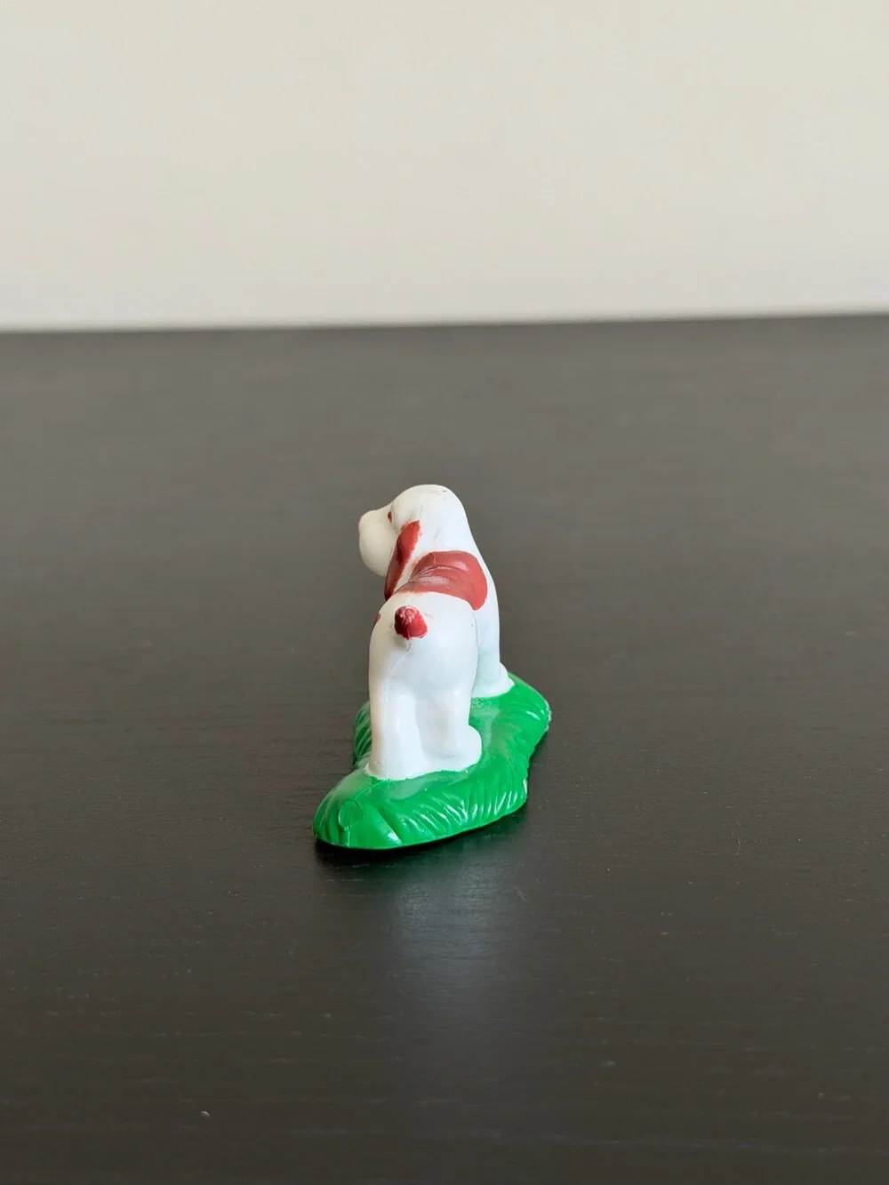 Lincoln Logs Brown White Puppy Dog Toy Figure Green Grass 2 Inch Vintage